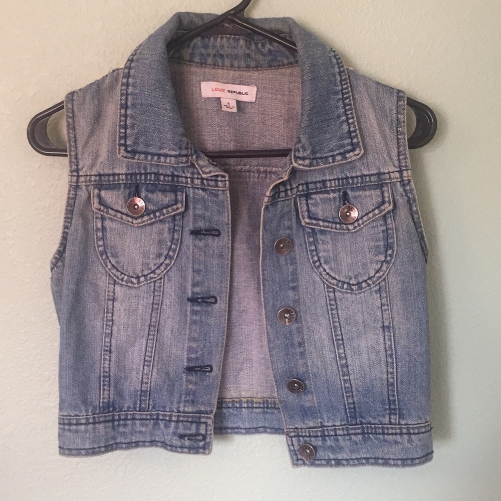 Cropped jean vest with lace